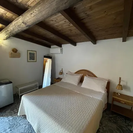 La Petrusa Vernole